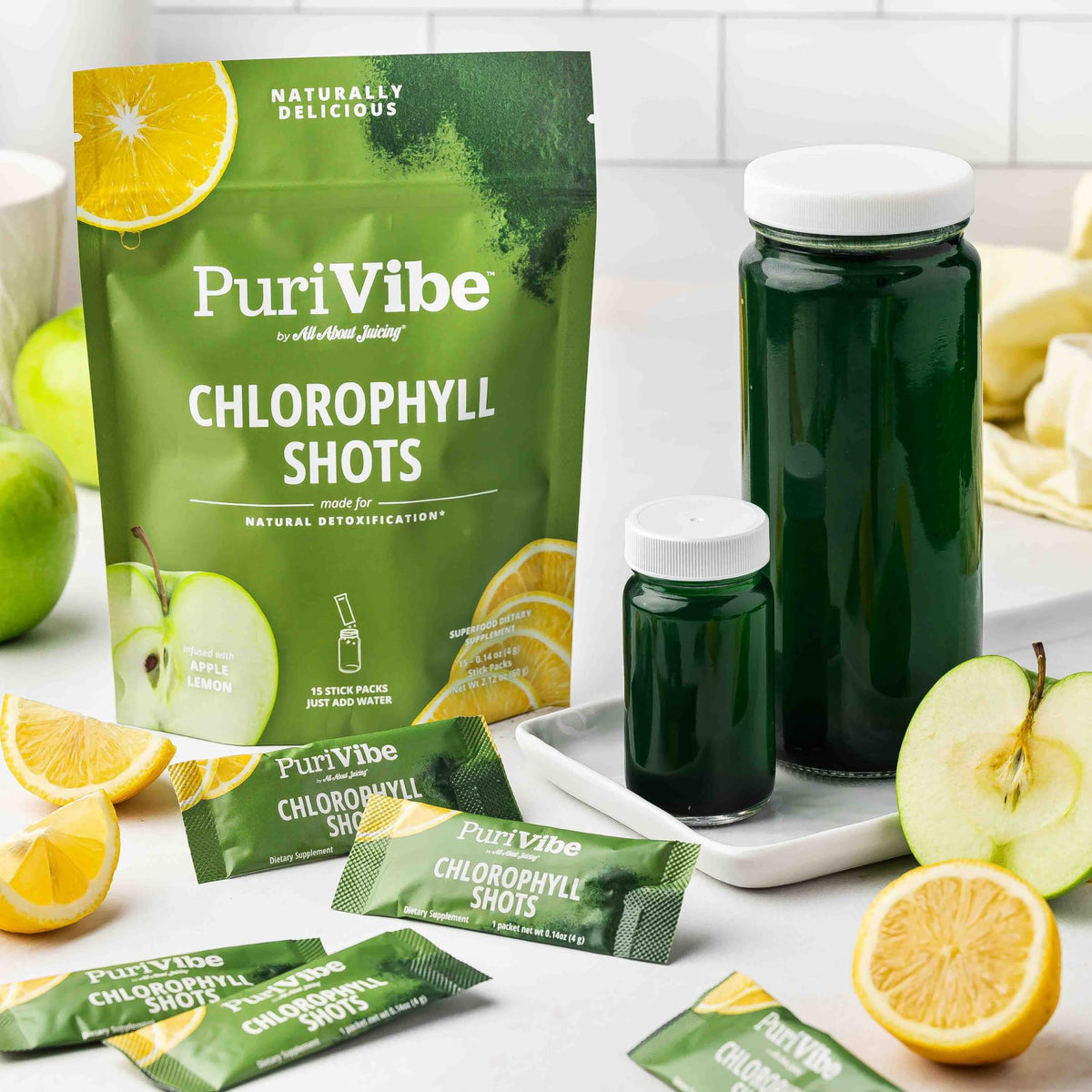 Préparation de la boisson avec sachet de chlorophylle
