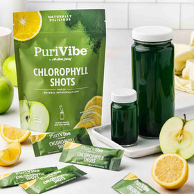 Préparation de la boisson avec sachet de chlorophylle
