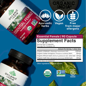 Présentation des capsules ORGANIC INDIA sur une table en bois