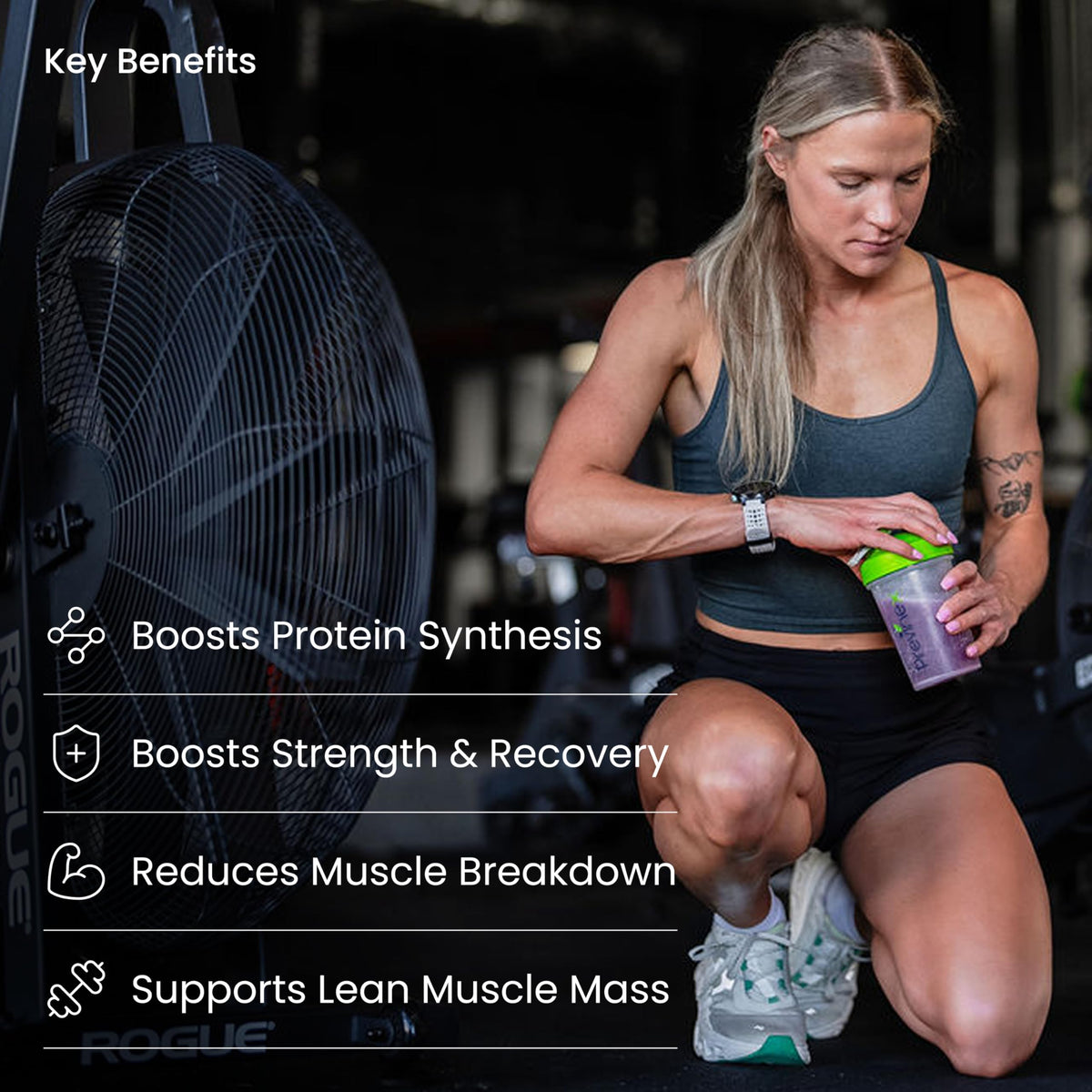 Previnex Muscle Health Plus sur un plan de travail avec accessoires de fitness