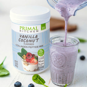 Primal Kitchen Mélange de Collagène Vanille 14,4 oz sur une table