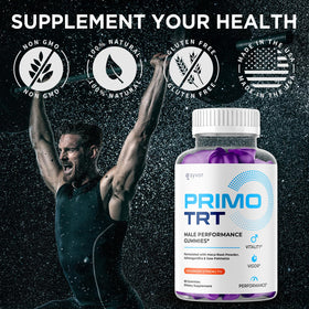 Primo TRT Gummies dans une main, prêt à consommer