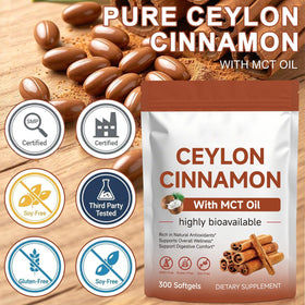 Prise de capsules de cannelle de Ceylan avec un verre d'eau