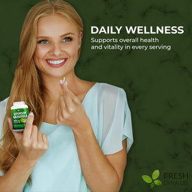 Prise de capsules de Graviola FRESHDRINKUS avec des mains
