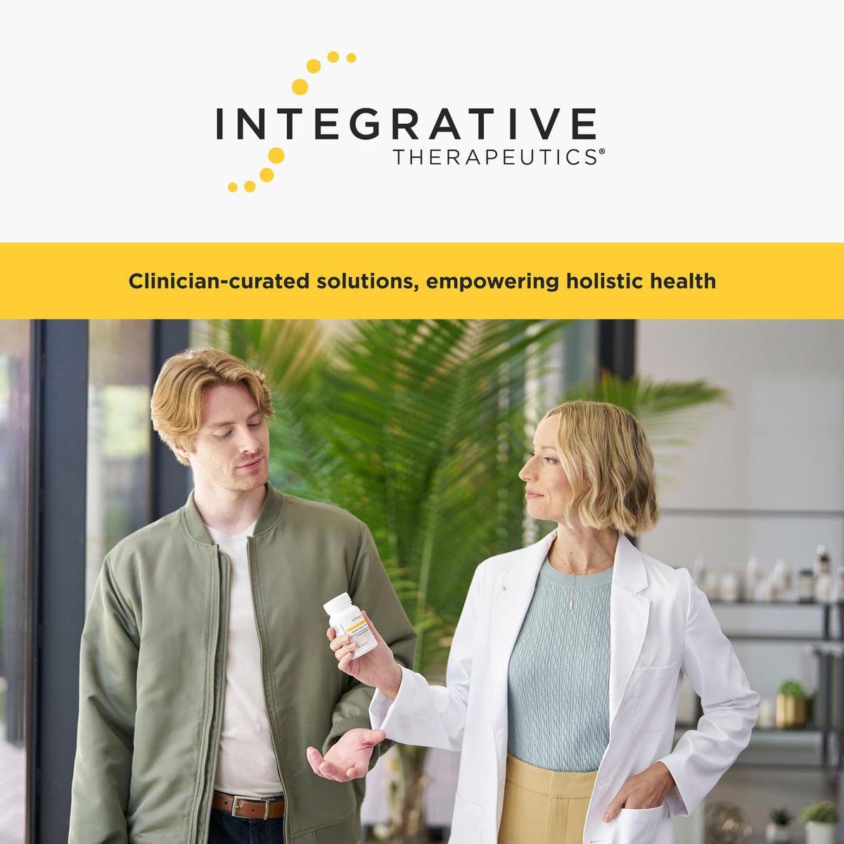 Probiotic Pearls d'Integrative Therapeutics gélules sur une table en bois
