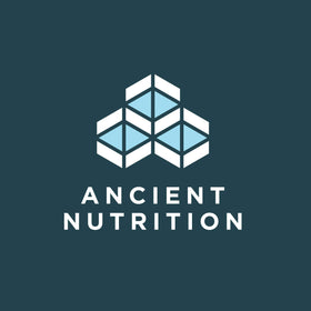 Probiotiques Ultime Ancient Nutrition avec un verre d'eau