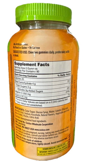Proximité des gummies de Vitamine C KIRKLAND avec étiquetage clair