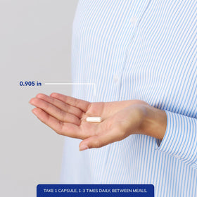 Pure Encapsulations Acides Aminés Essentiels capsules in hand