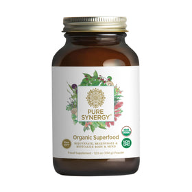 PURE SYNERGY Poudre Superfood Bio 12,5 oz sur une table