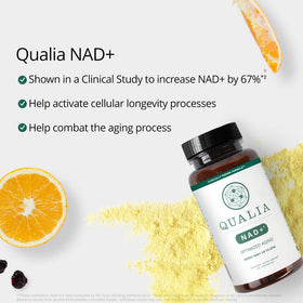 QUALIA NAD+ capsules à côté d'une bouteille d'eau