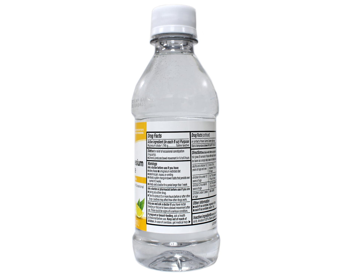 Quality Choice Citrate de Magnésium en utilisation, versé dans un verre