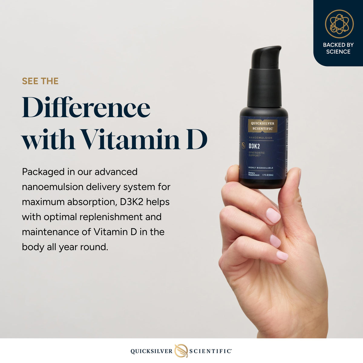 Quicksilver D3K2 Nanoémulsion 50ml sur une table avec des vitamines