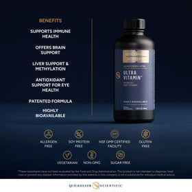 Quicksilver Scientific Liposomal Ultra Vitamin 100ml bouteille à côté d'un verre