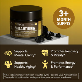 Résine de Shilajit dans un verre d'eau chaude