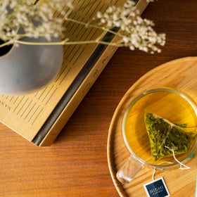 Rishi Tea Rituel Thé Vert Bio sachets avec un thermomètre d'eau
