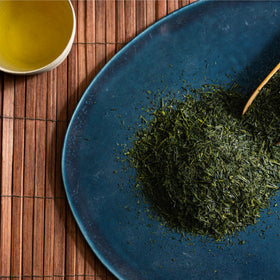 Rishi Tea Sachets de Thé Vert Sencha Bio - Thé servi dans une tasse