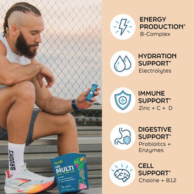 Root'd Poudre Multivitaminée pour Hommes mélange dans un smoothie