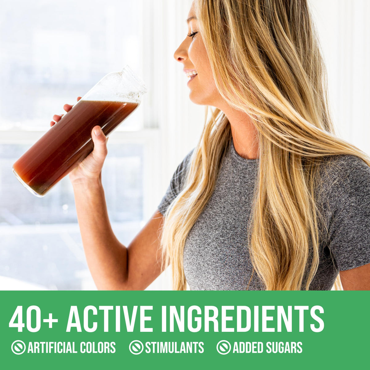 Rule 1 Proteins Fruits & Greens Poudre 280g en utilisation dans un smoothie