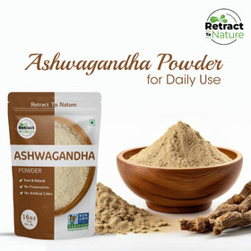 Sachet de 472g de poudre d'ashwagandha sur une table en bois