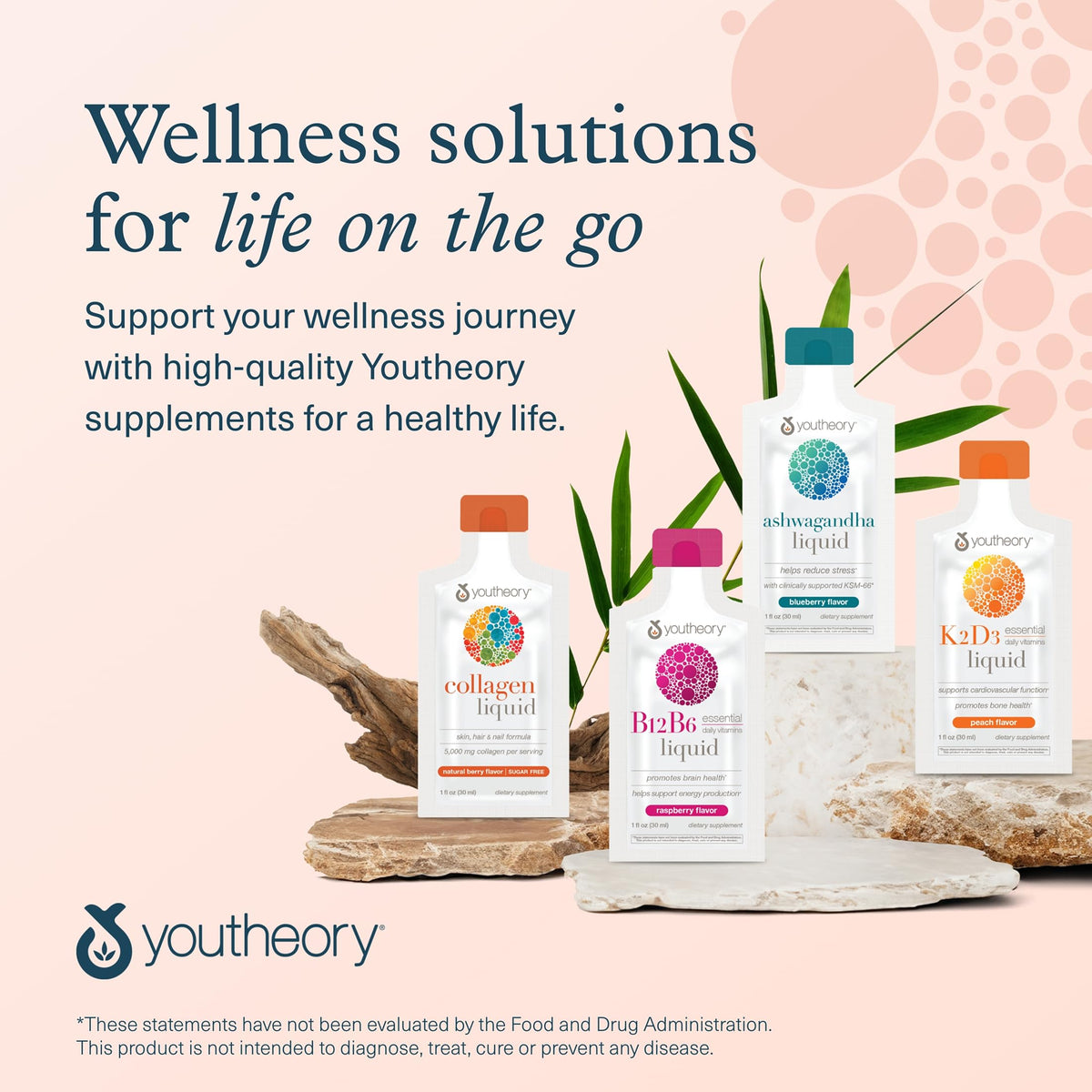 Sachet de collagène liquide Youtheory sur fond de fruits