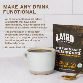Sachet de mélange de champignons bio Laird Superfood avec une cuillère