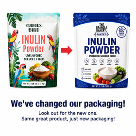 Sachet de poudre d'inuline YOLEEZ ouvert avec une cuillère à côté