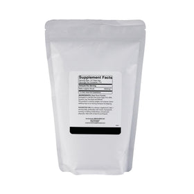 Sachet de Poudre de Betterave Minimalist ouvert avec une cuillère