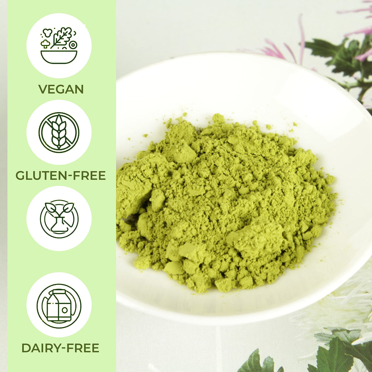 Sachet de poudre de thé vert Benifuuki sur une table