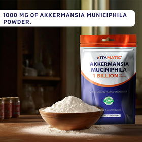Sachet de Vitamatic Akkermansia Muciniphila ouvert montrant la poudre