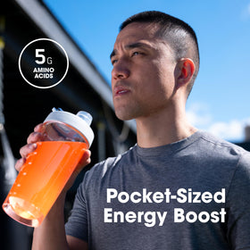 Sachets Amino Energy Optimum Nutrition dans un environnement sportif