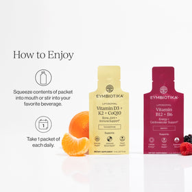 Sachets de CYMBIOTIKA Liposomal B12 + B6 et D3 + K2 + CoQ10 sur une table