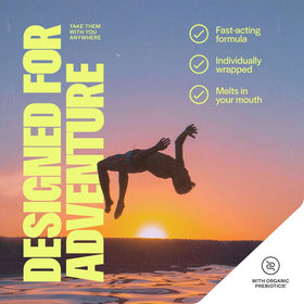 Sachets de prébiotique June Science avec un verre d'eau