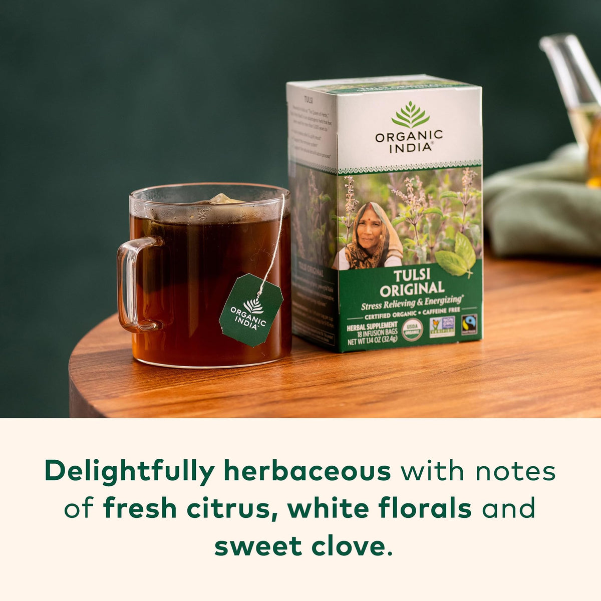 Sachets de Thé Herbal Tulsi Original ORGANIC INDIA sur fond blanc