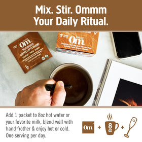 Sachets individuels de OM MUSHROOM SUPERFOOD Café Latte sur fond blanc