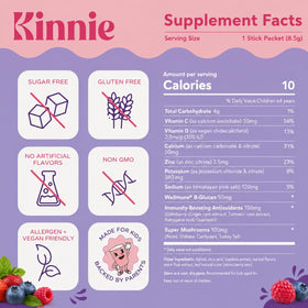 Sachets individuels de poudre électrolyte Kinnie sur une table