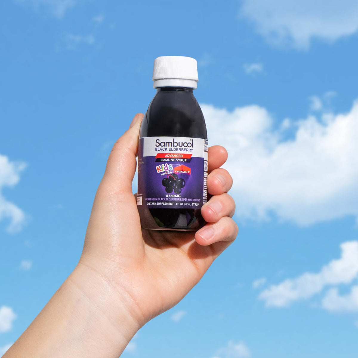 Sambucol Sirop de Sureau Noir pour Enfants 4 Fl Oz, sirop versé dans une cuillère