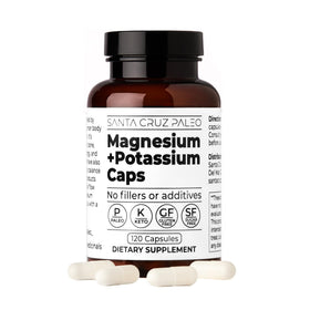 Santa Cruz Paleo Magnésium + Potassium 120 capsules avec une main tenant le flacon