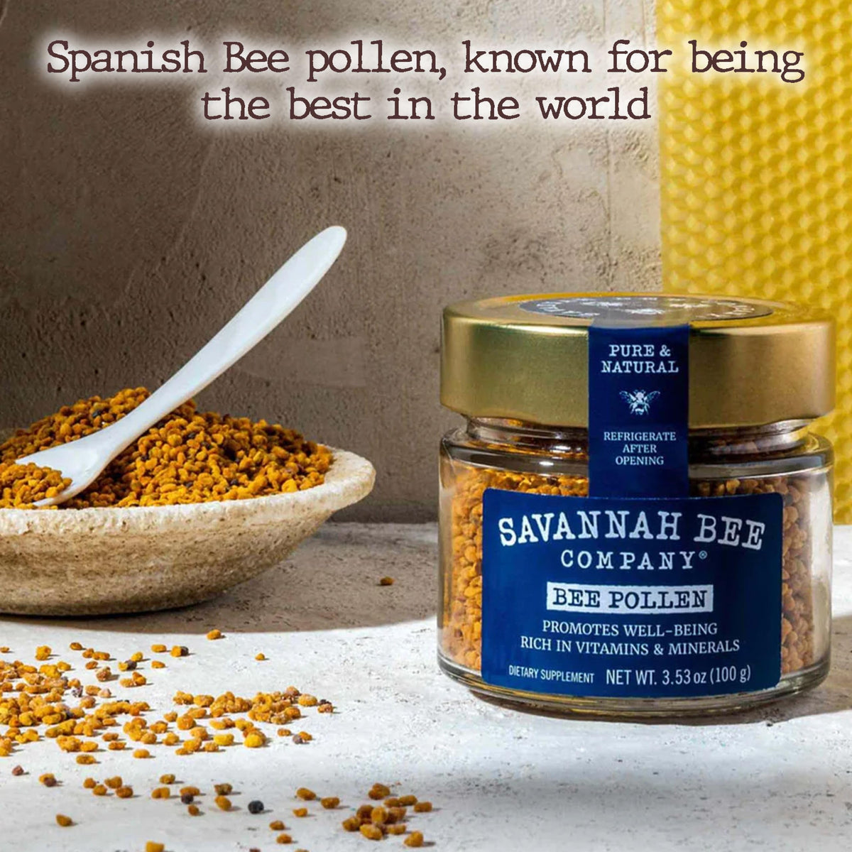 Savannah Bee Pollen dans un bol avec une cuillère en bois