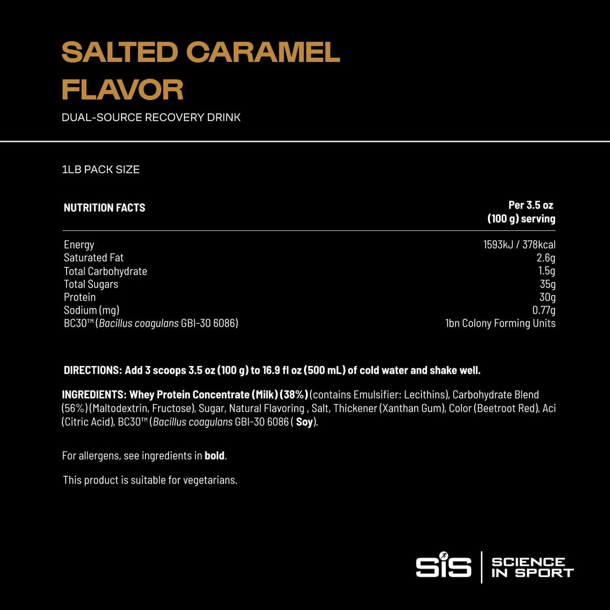 Science in Sport BETA use poudre de protéine au caramel salé, préparation dans un shaker