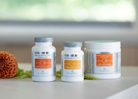 ScienceBased Health MacularProtect AREDS 2 avec des ingrédients naturels en arrière-plan