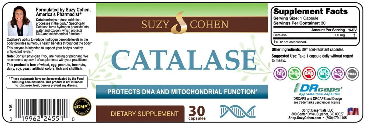 Script Essentials Catalase capsules à côté d'un verre d'eau