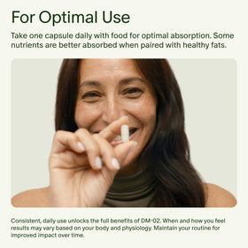 Seed DM-02 Multivitamine et ses ingrédients sur une table