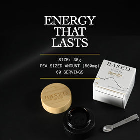 Shilajit Pur de Based Supplements avec cuillère, mise en scène sur fond naturel
