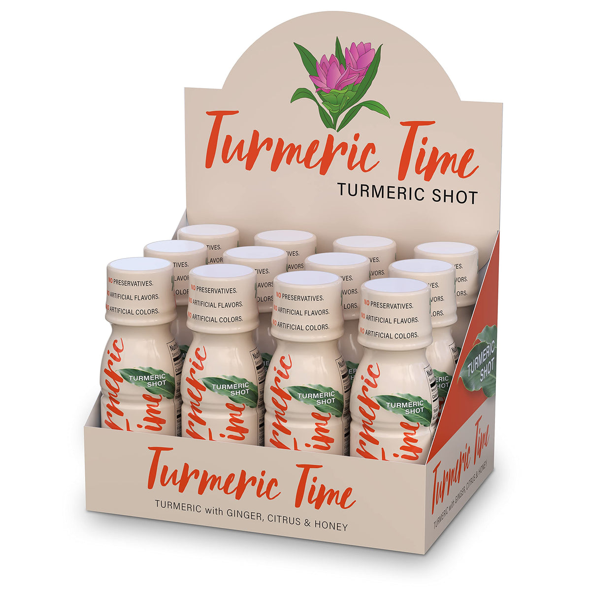 Shots de curcuma Turmeric Time avec gingembre et miel, devant une planche en bois