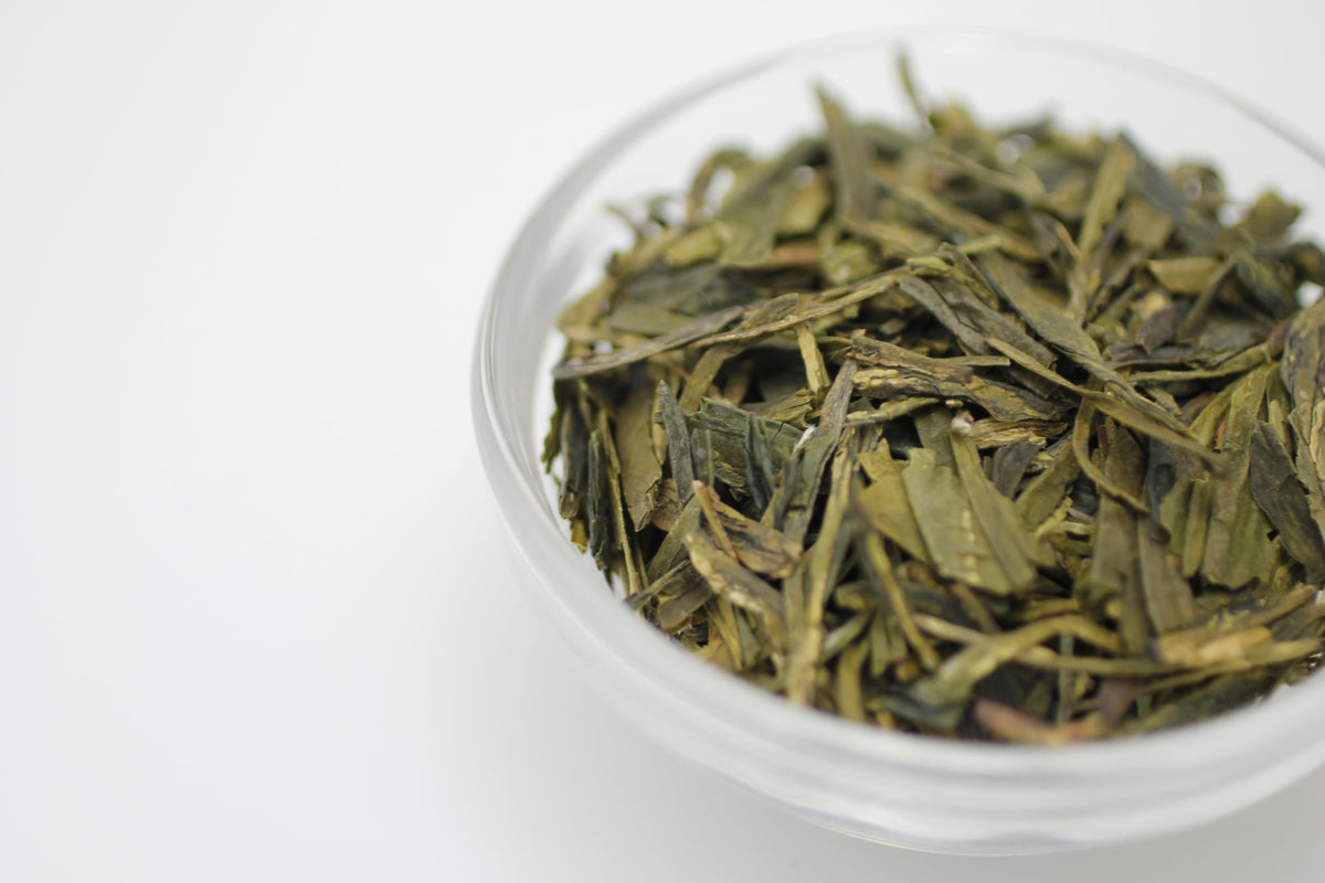 Silk Road Teas Thé Vert Longjing Bio 50g en tasse avec infusions
