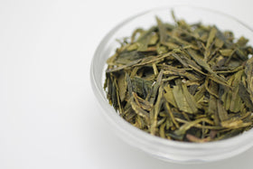 Silk Road Teas Thé Vert Longjing Bio 50g en tasse avec infusions