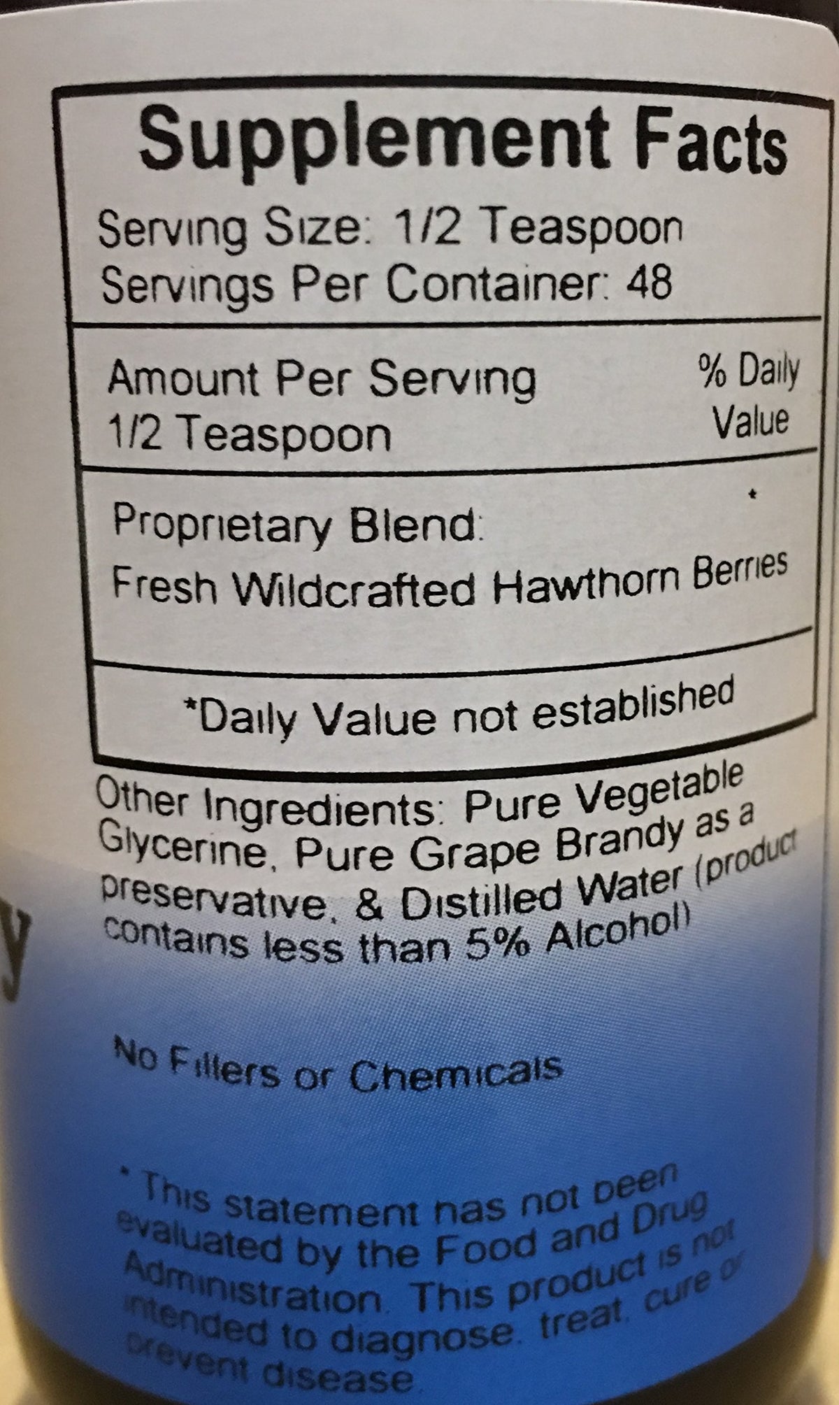 Sirop de Baies d'Aubépine 4 oz dans un environnement de cuisine