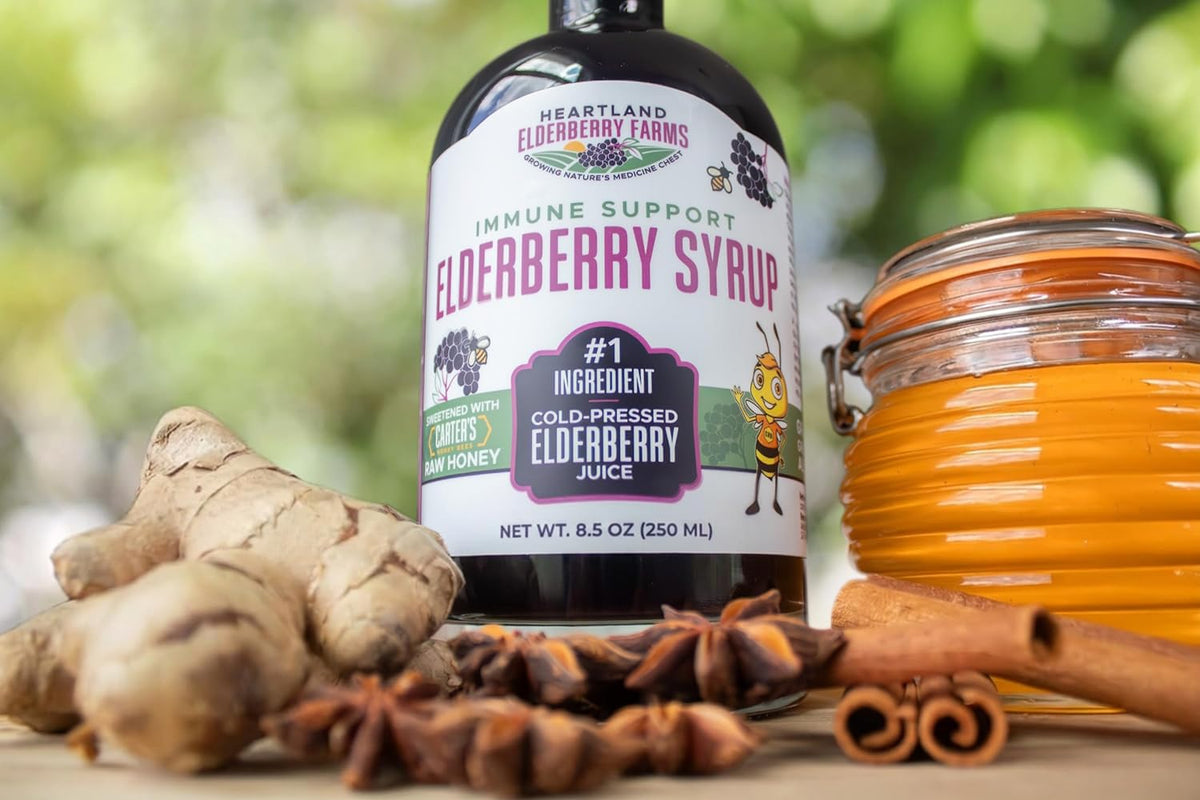 Sirop de sureau bio Heartland sur une table en bois