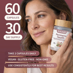 Snap Supplements Perimeno capsules près d'une plante