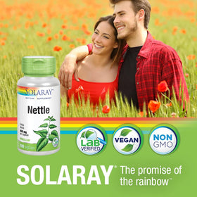 SOLARAY Feuille d'Ortie 900 mg capsules sur fond blanc